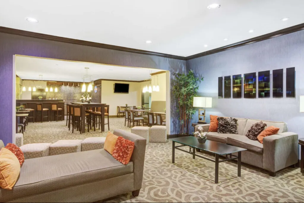 Baymont by Wyndham Dallas Love Field hotel interios