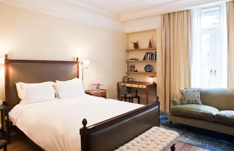 Bedroom Greenwhich Hotel, a hotel with an indoor pool.