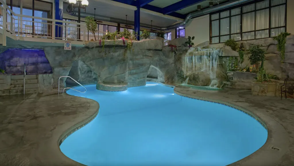 Hotel with indoor pool in Gatlinburg, Sidney James Mountain Lodge 