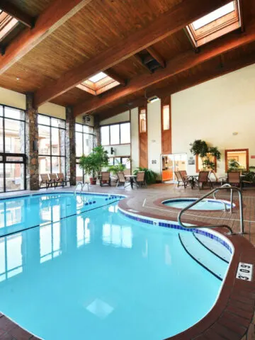 hotel with indoor pools in branson
