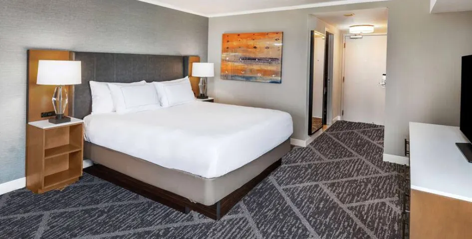 DoubleTree by Hilton Hotel Tulsa - Warren Place, Tulsa hotel with Indoor Pool