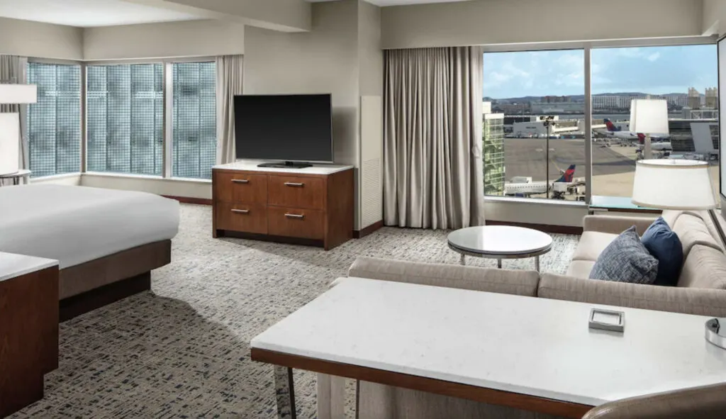 Boston hotel with indoor pools Hilton Boston Logan Airport, bedroom