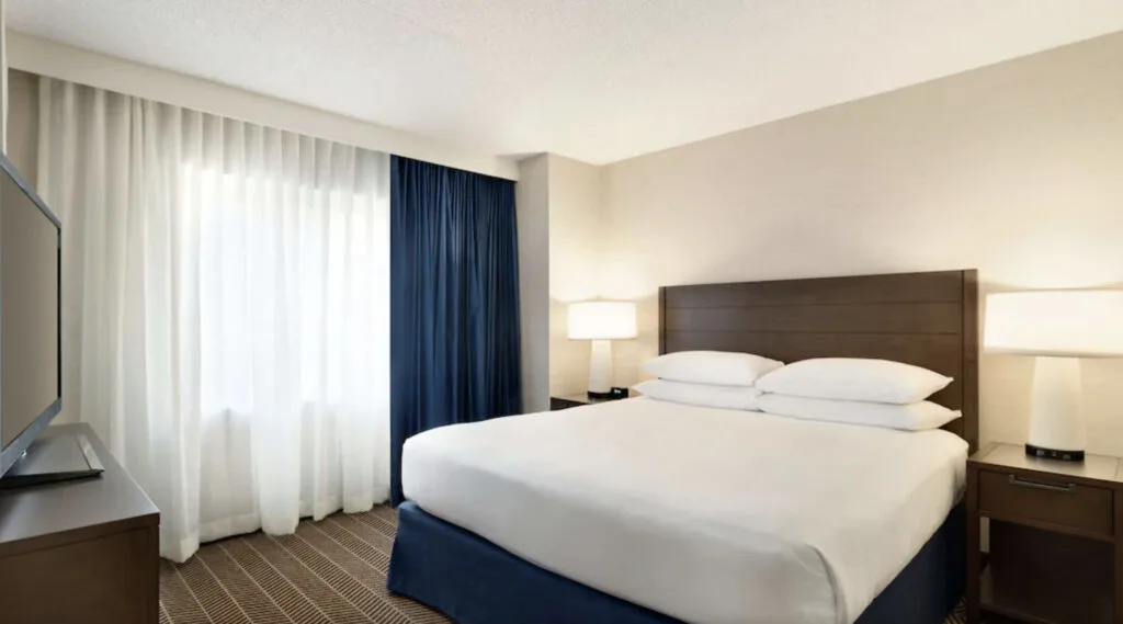 Boston hotel with indoor pools Embassy Suites Boston Logan Airport, bedroom