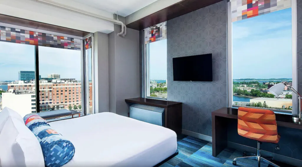Boston hotel with indoor pools Aloft Boston Seaport District, bedroom