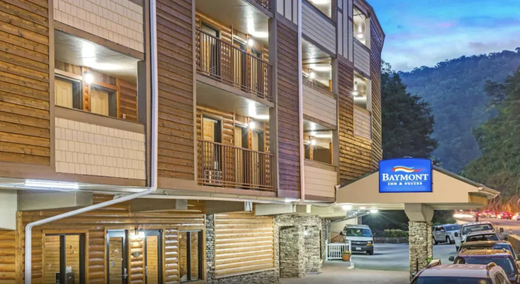 Hotel with indoor pool in Gatlinburg, Baymont Inn & Suites Gatlinburg on the River, exterior
