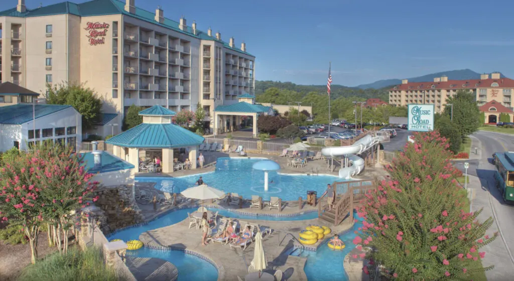Hotel with indoor pool in Pigeon Forge, Music Road Inn, the exterior
