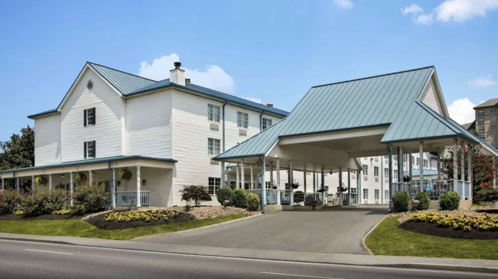Hotel with indoor pool in Pigeon Forge, Hotel Ramada Pigeon Forge North, the exterior