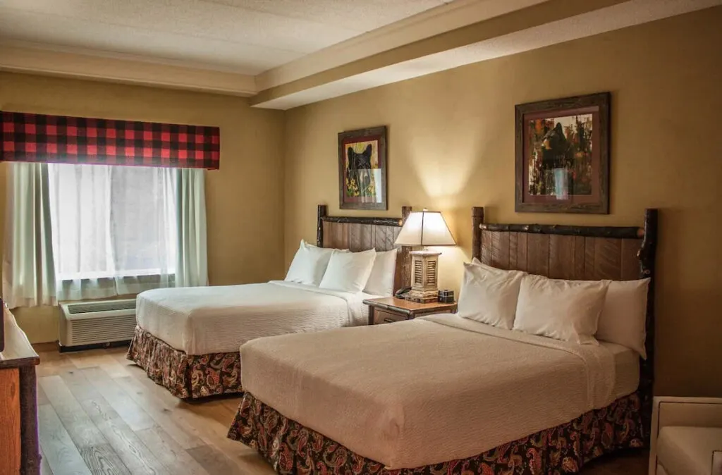 Hotel with indoor pool in Gatlinburg, The Appy Lodge room