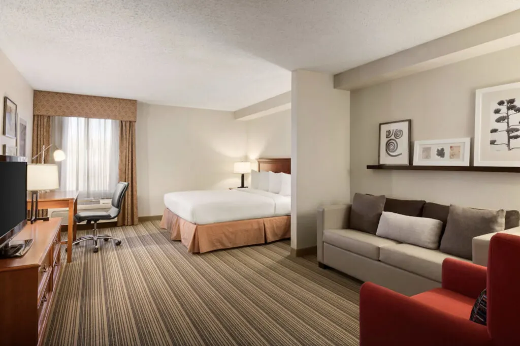 Country Inn & Suites by Radisson, Atlanta Galleria/Ballpark, GA hotel room 