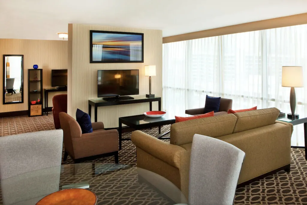 Sheraton Atlanta Downtown hotel room