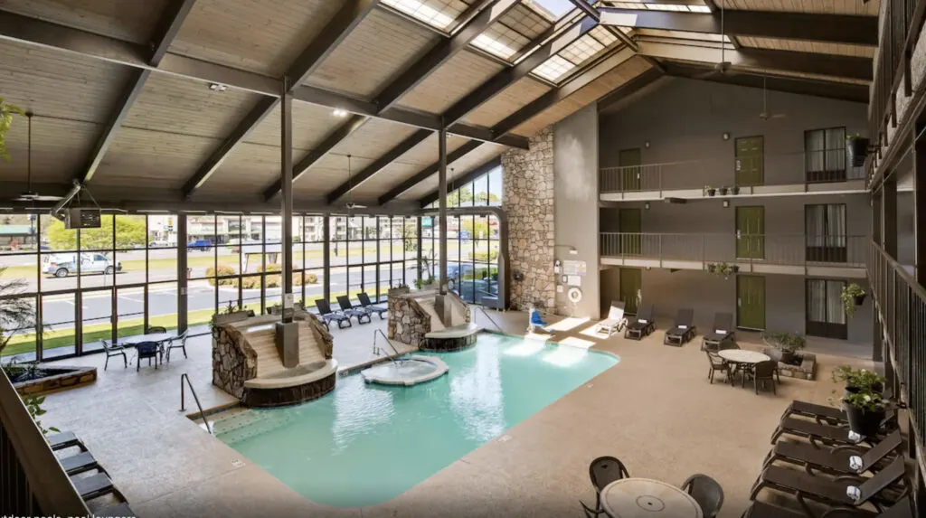 Hotel with indoor pool in Pigeon Forge, The Best Western Toni Inn, the indoor pool