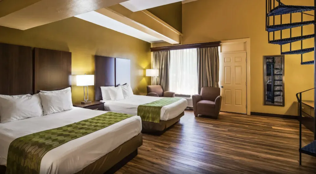 Hotel with indoor pool in Pigeon Forge, The Best Western Toni Inn, the room