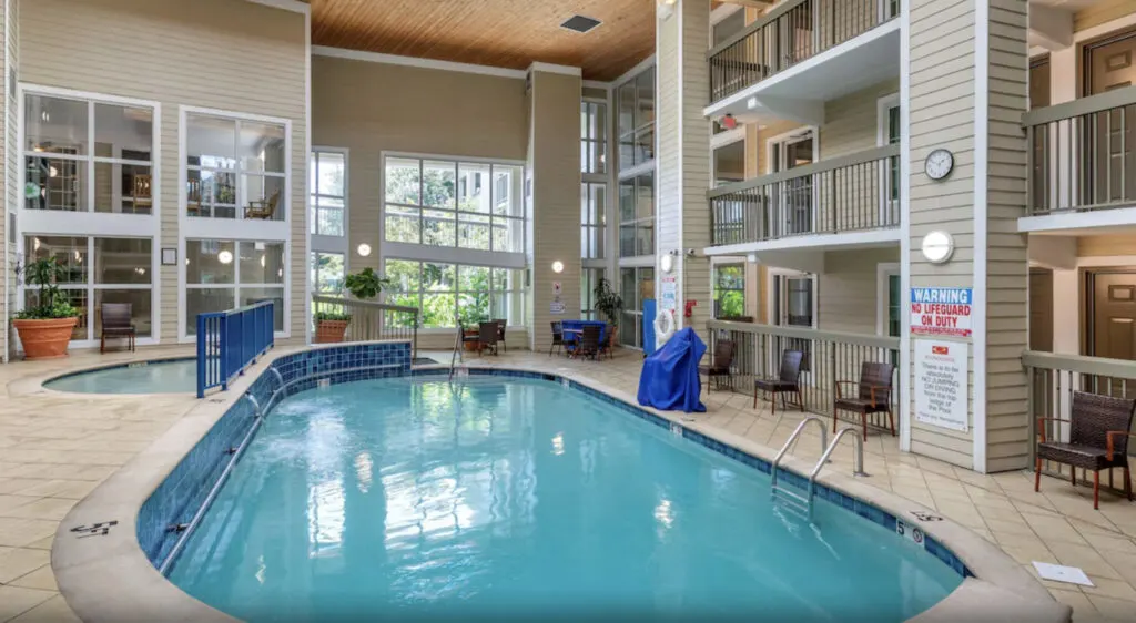 Hotel with indoor pool in Pigeon Forge, Econo Lodge Riverside, the indoor pool