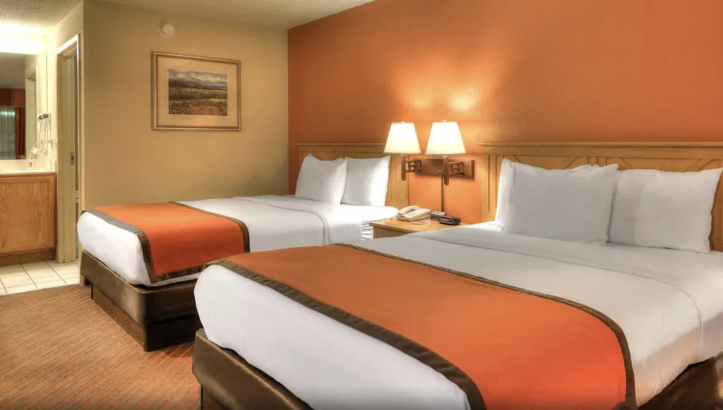 Hotel with indoor pool in Pigeon Forge, Econo Lodge Riverside, the room