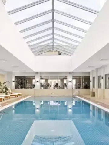 luxurious Indianapolis hotels with indoor pools, downtown