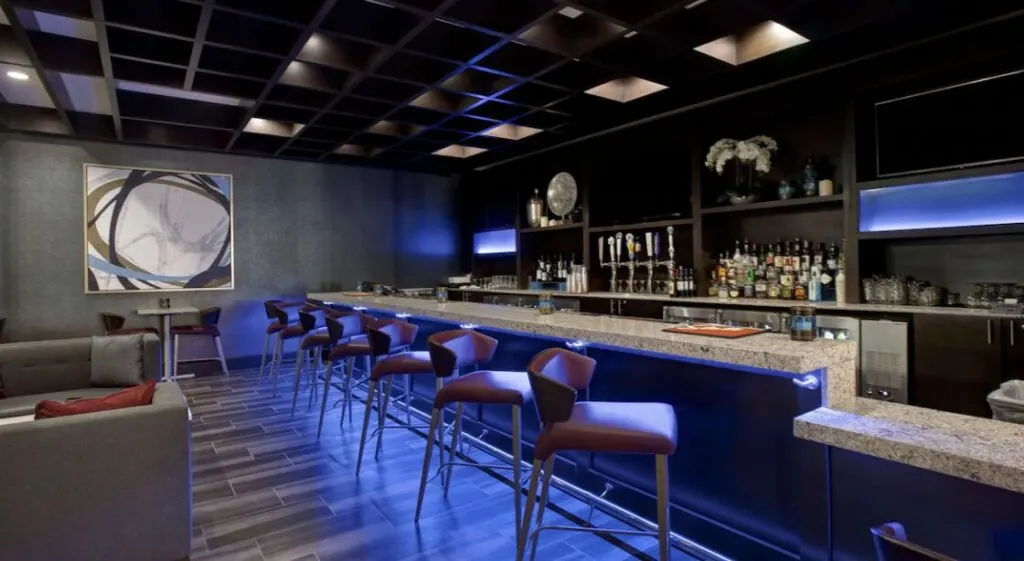 bar at Embassy Suites by Hilton Oklahoma City Northwest