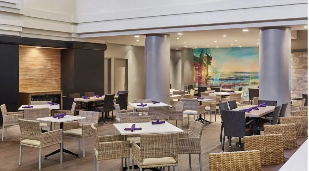 dining area at Marriott Vacation Club Pulse, San Diego