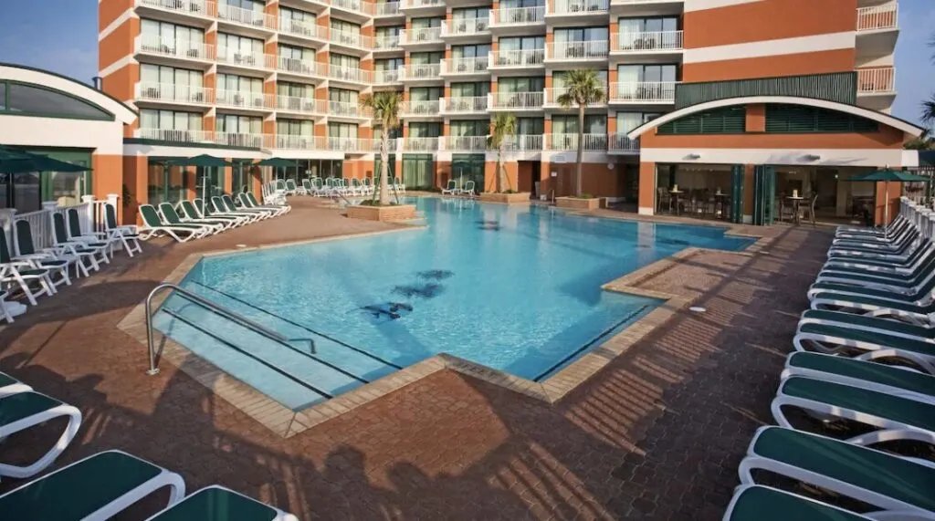 large outdoor poolmat Holiday Inn & Suites Virginia Beach - North Beach with lounge chairs 