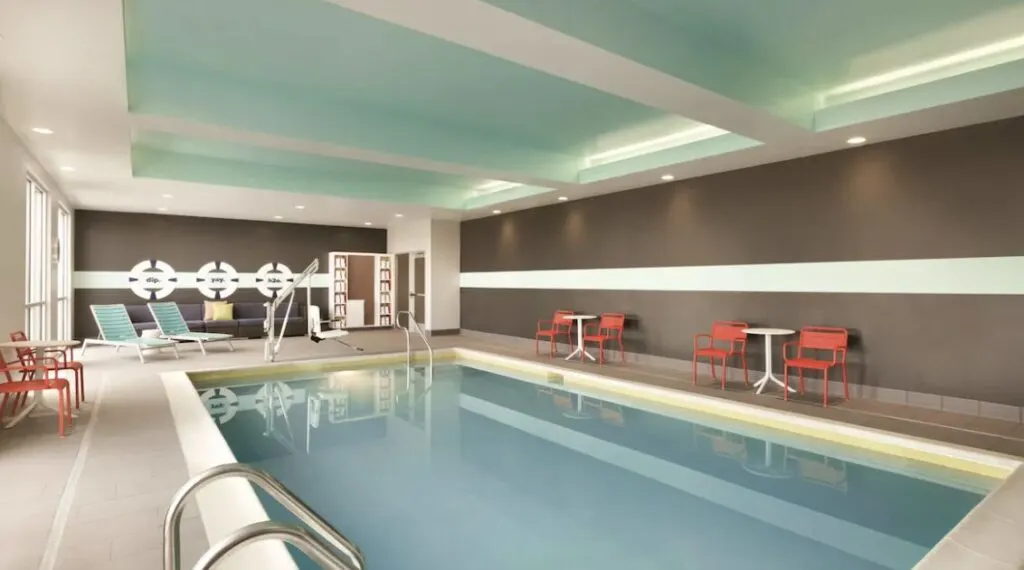 one of the indoor pool hotels in Lancaster Tru by Hilton Lancaster East
