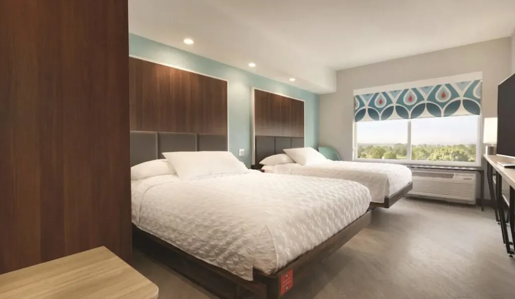 modern and unique hotel room at Tru by Hilton Lancaster East